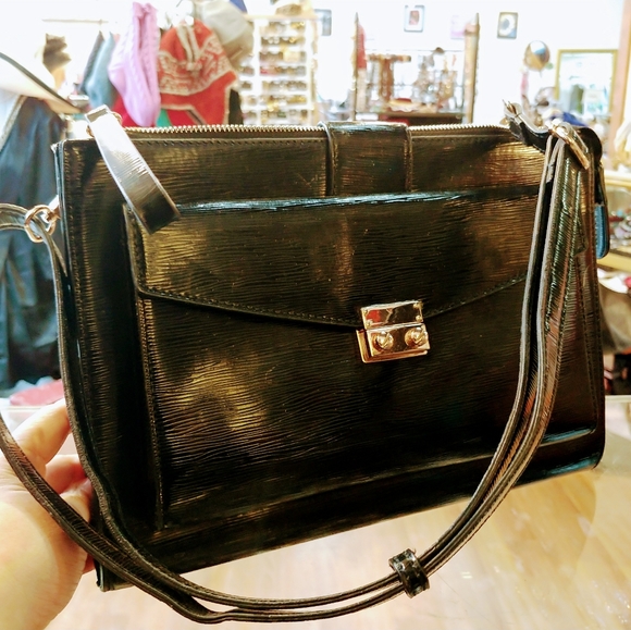 Shoulder flat purse
